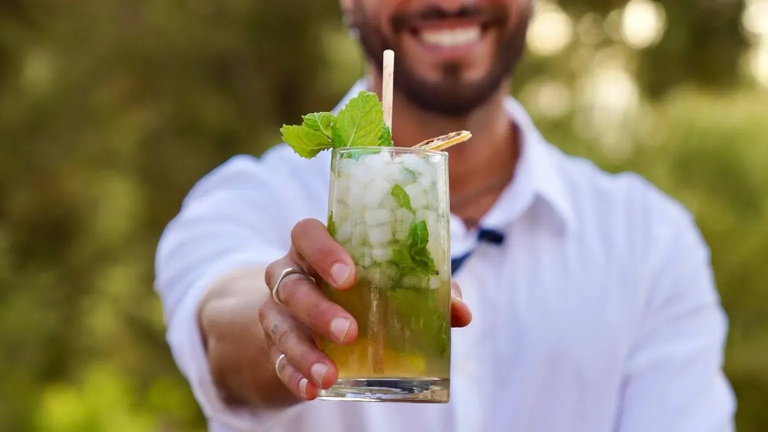 Catering for Celebrations in Ibiza: The Art of Mixology and Luxury Bars