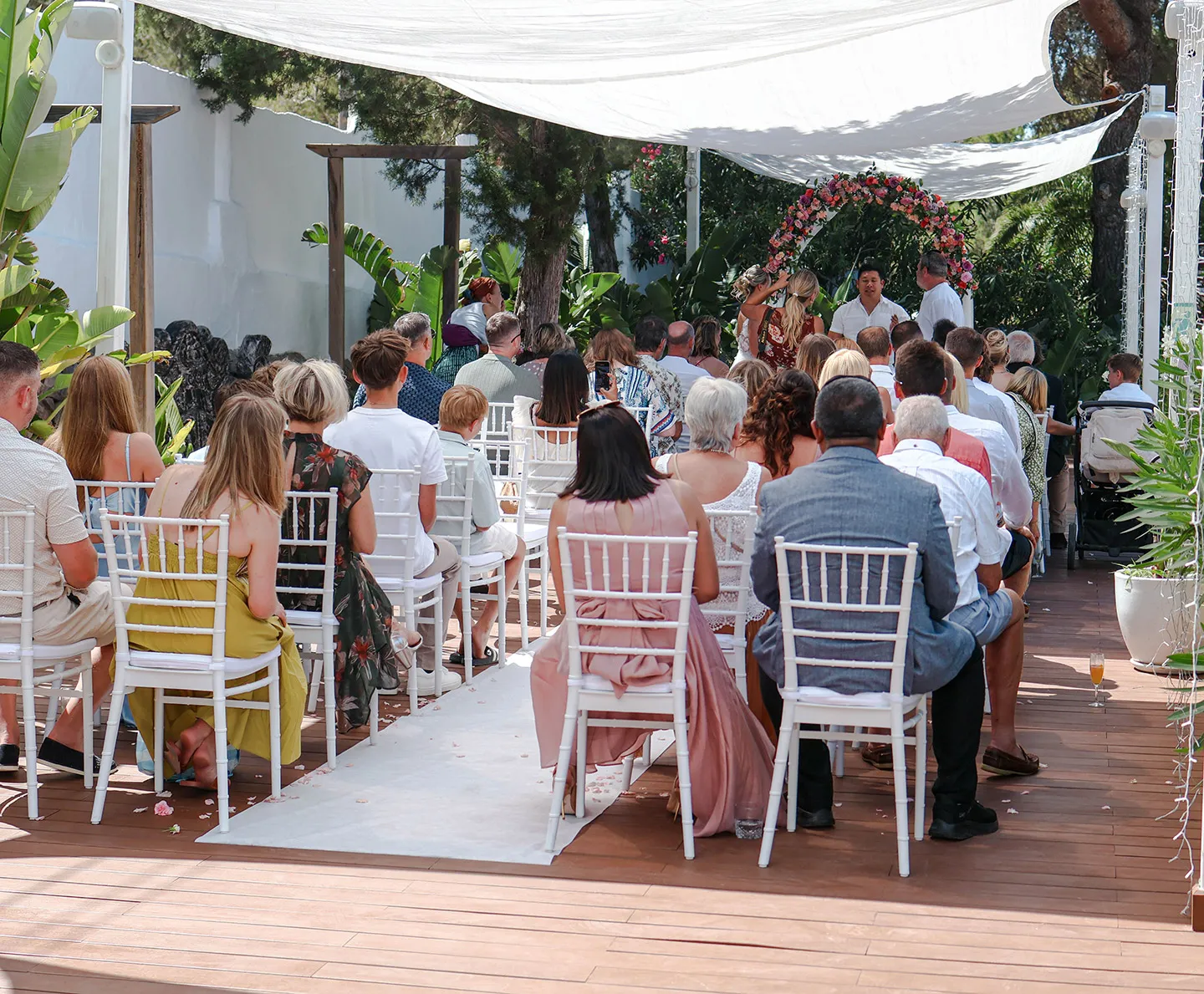 Open Bar para Bodas en Ibiza: Welcome Drinks, Cócteles Personalizados y Servicio Completo de Barra